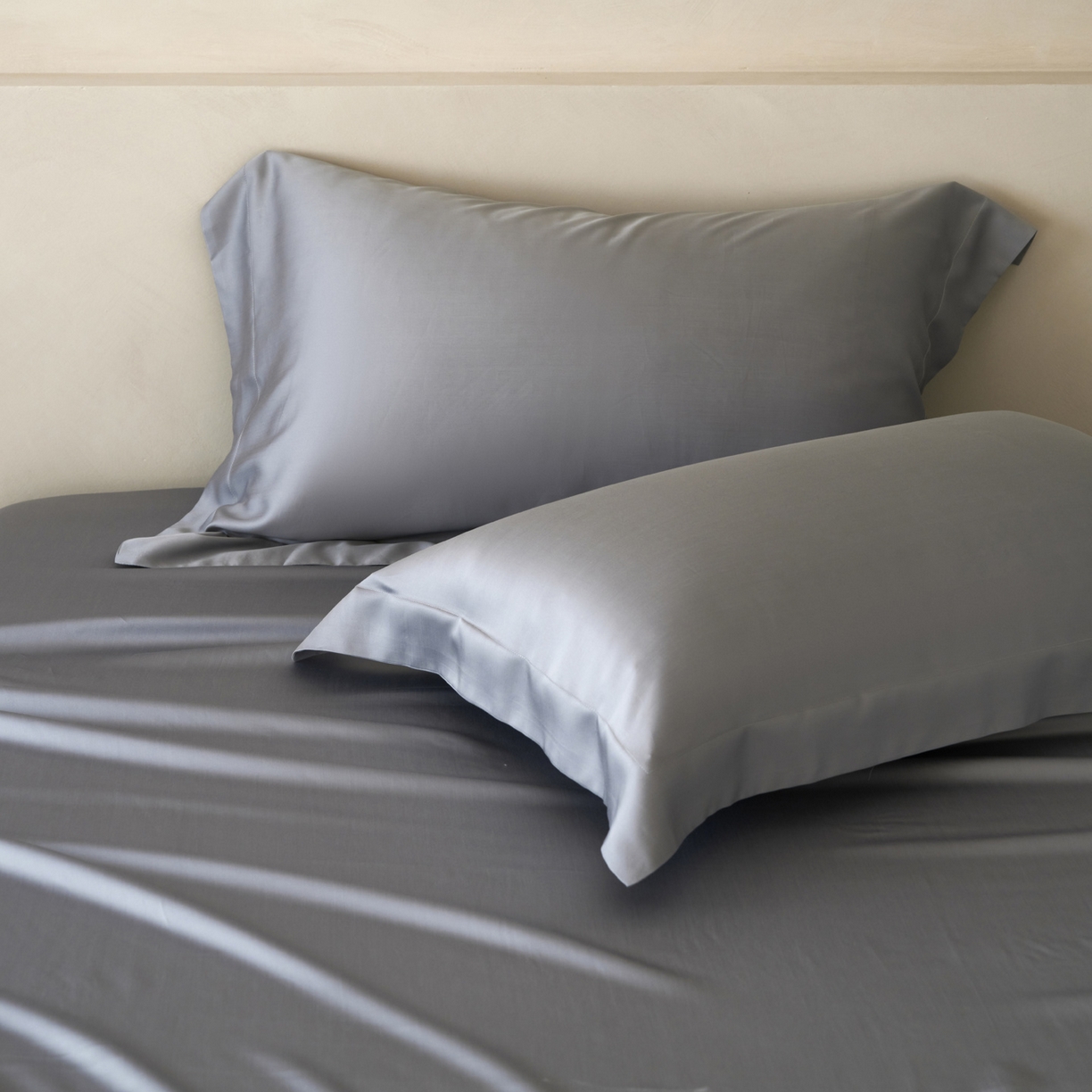 91家纺网 家纺一手货源 找家纺 简纯主义 2026新款100S超细旦进口兰精天丝单枕套枕套单件 暮蓝