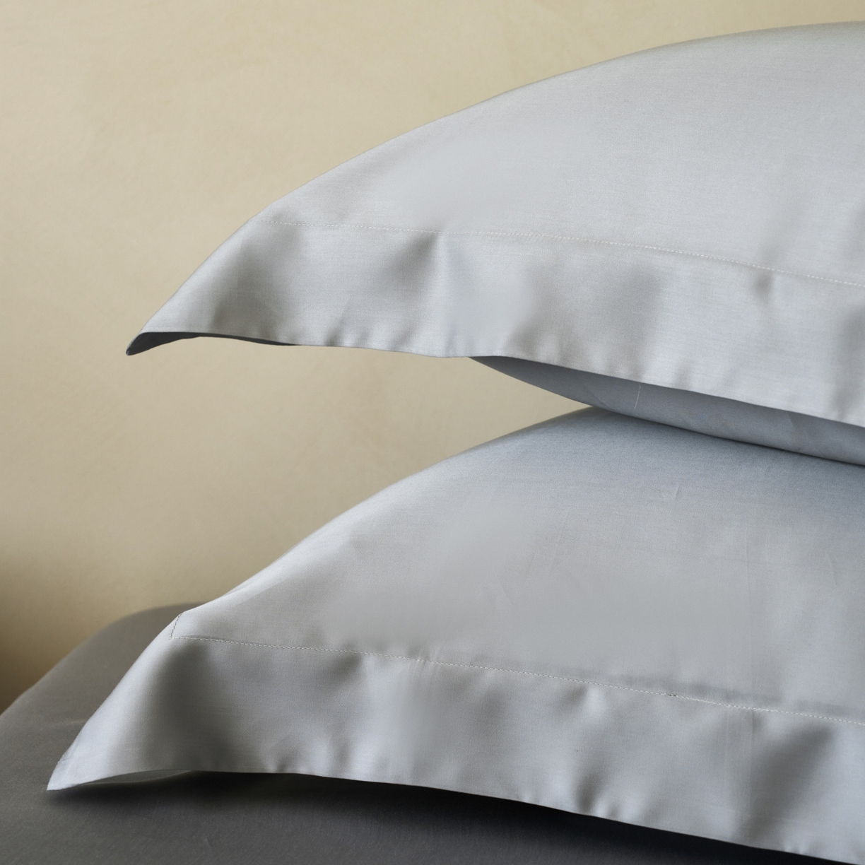 91家纺网 家纺一手货源 找家纺 简纯主义 2026新款100S超细旦进口兰精天丝单枕套枕套单件 暮蓝