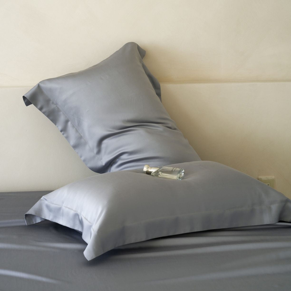 91家纺网 家纺一手货源 找家纺 简纯主义 2026新款100S超细旦进口兰精天丝单枕套枕套单件 暮蓝