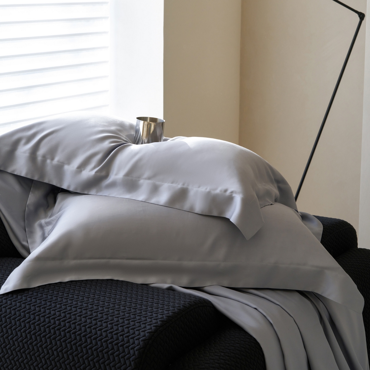 91家纺网 家纺一手货源 找家纺 简纯主义 2026新款100S超细旦进口兰精天丝单枕套枕套单件 暮蓝