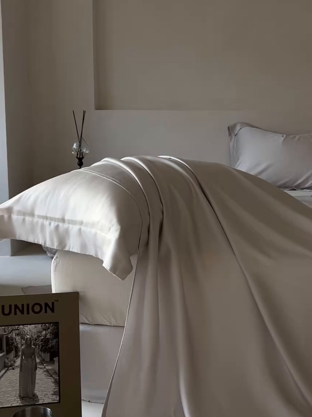 91家纺网 家纺一手货源 找家纺 简纯主义 2026新款100S超细旦进口兰精天丝单枕套枕套单件 暮蓝