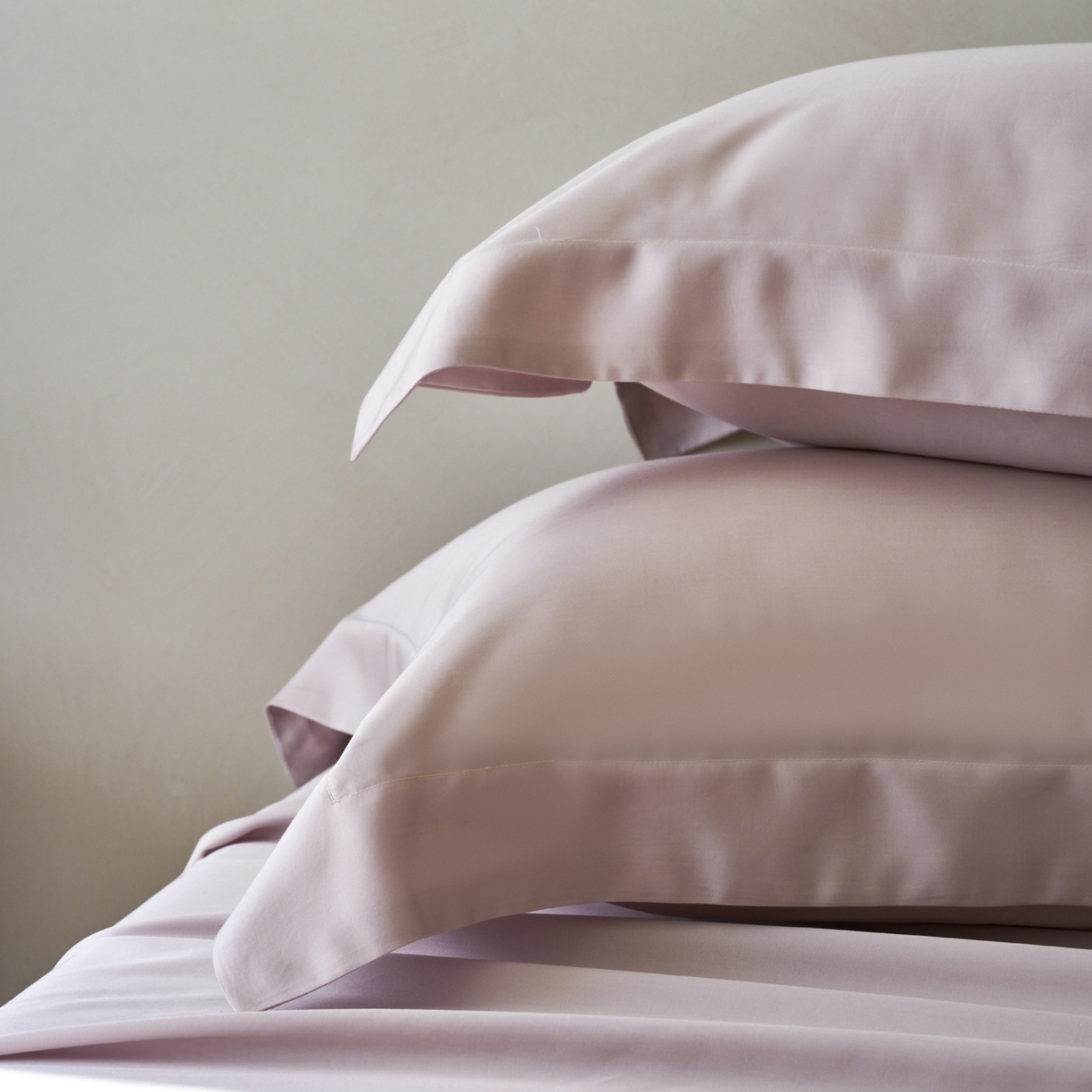 91家纺网 家纺一手货源 找家纺 简纯主义 2026新款100S超细旦进口兰精天丝单枕套枕套单件 柔霜粉