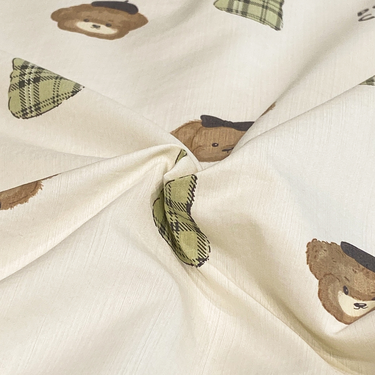 91家纺网 家纺一手货源 找家纺 佳品居 2026新款凉感天丝棉印花系列水洗真丝夏被四件套 快乐小熊