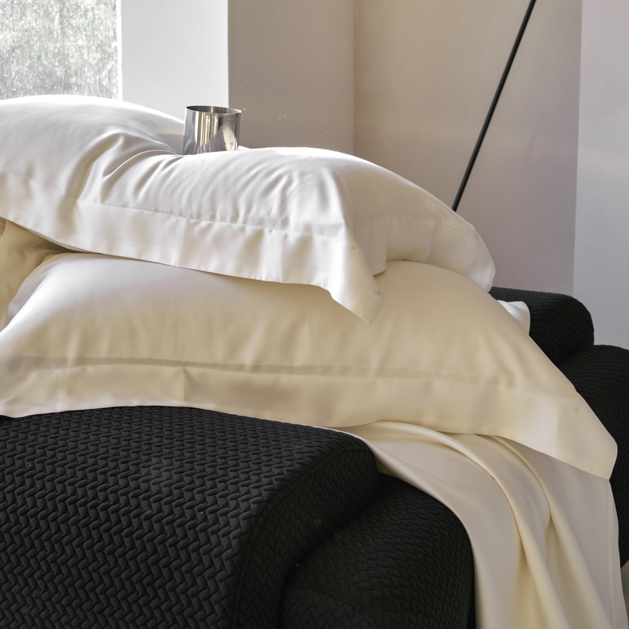 91家纺网 家纺一手货源 找家纺 简纯主义 2026新款100S超细旦进口兰精天丝单枕套枕套单件 杏仁白