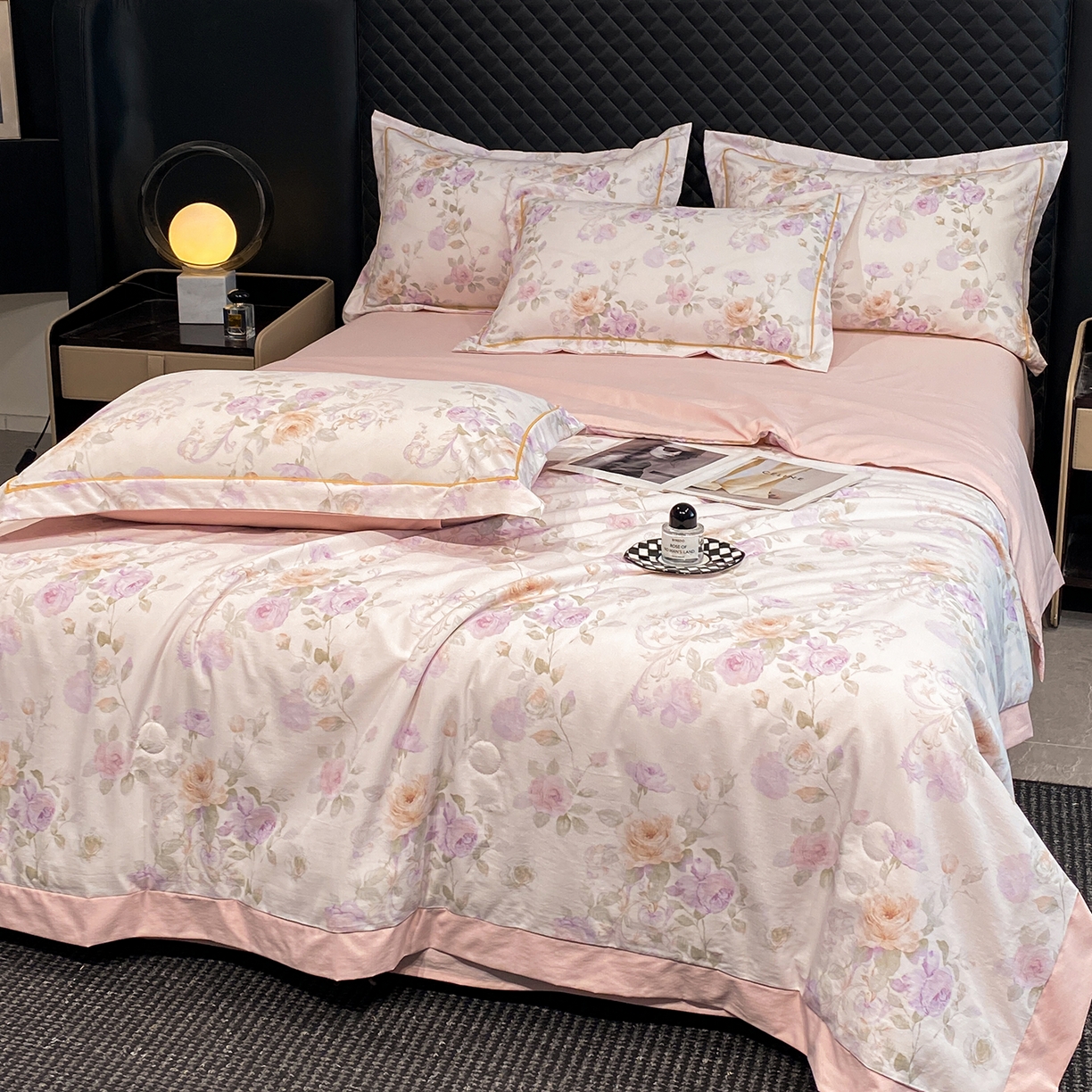 91家纺网 家纺一手货源 找家纺 佳品居 2026新款凉感天丝棉印花系列水洗真丝夏被四件套 伊莉莎-粉