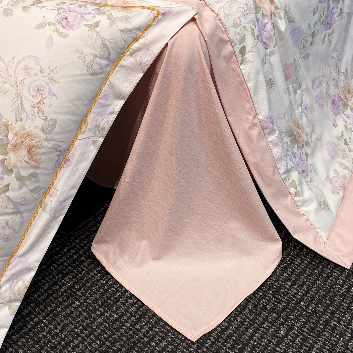 91家纺网 家纺一手货源 找家纺 佳品居 2026新款凉感天丝棉印花系列水洗真丝夏被四件套 伊莉莎-粉