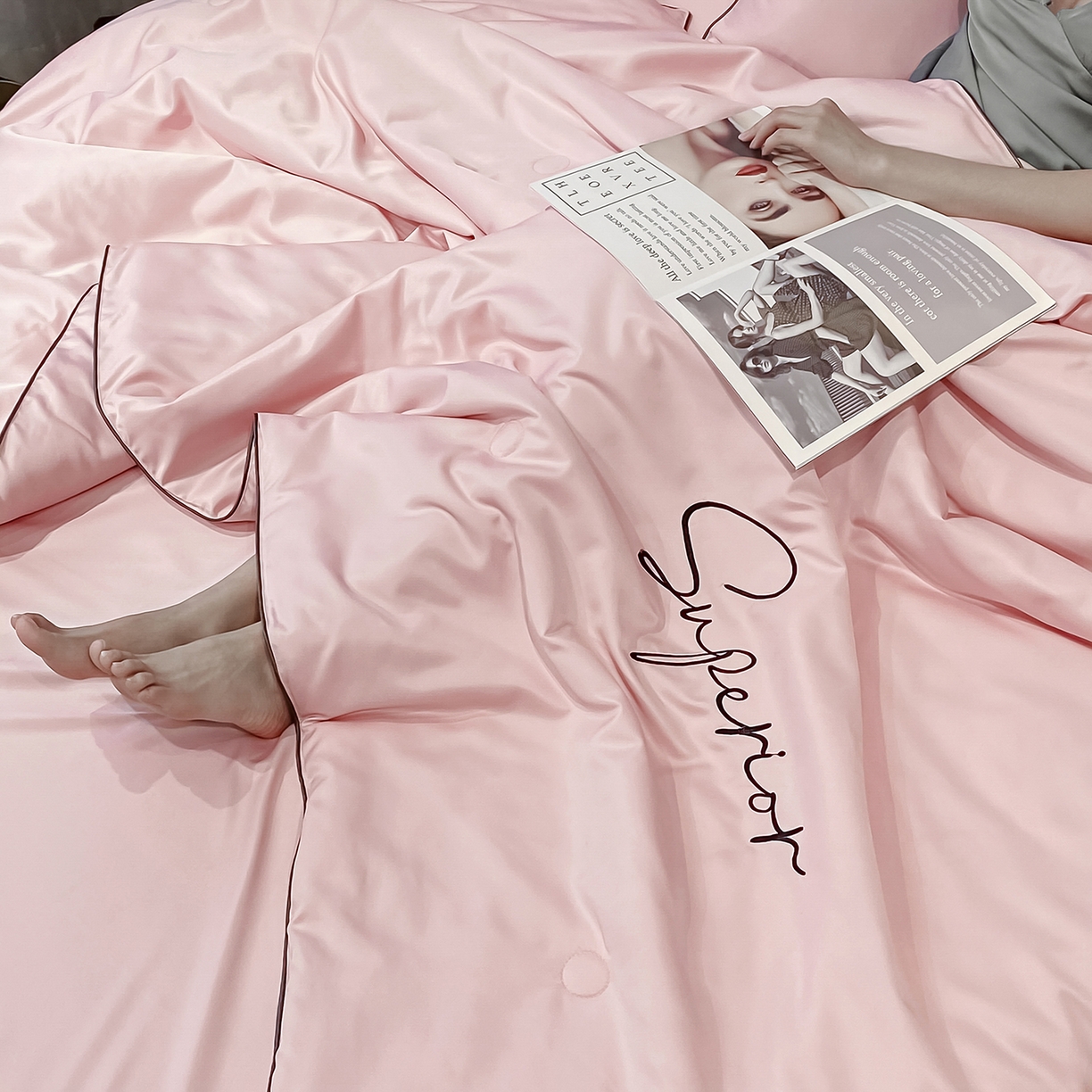 91家纺网 家纺一手货源 找家纺 绒城 2026新款字母刺绣水洗天丝夏被夏凉被空调被四件套-字母 字母豆沙