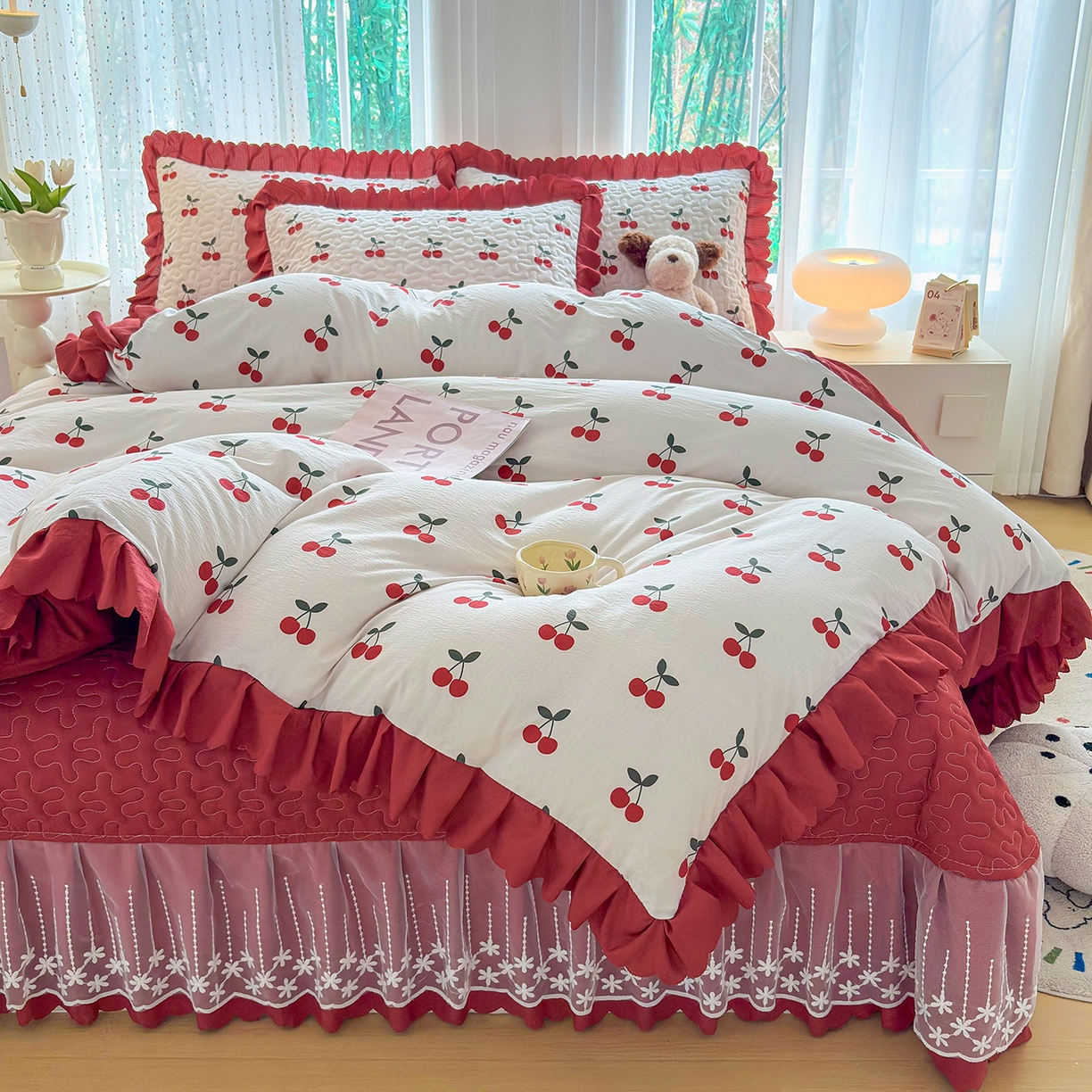 91家纺网 家纺一手货源 找家纺 绒耀家纺 2026春夏直播爆款泡芙棉云感双层纱皱皱纱韩式花边床盖四件套 初恋樱桃