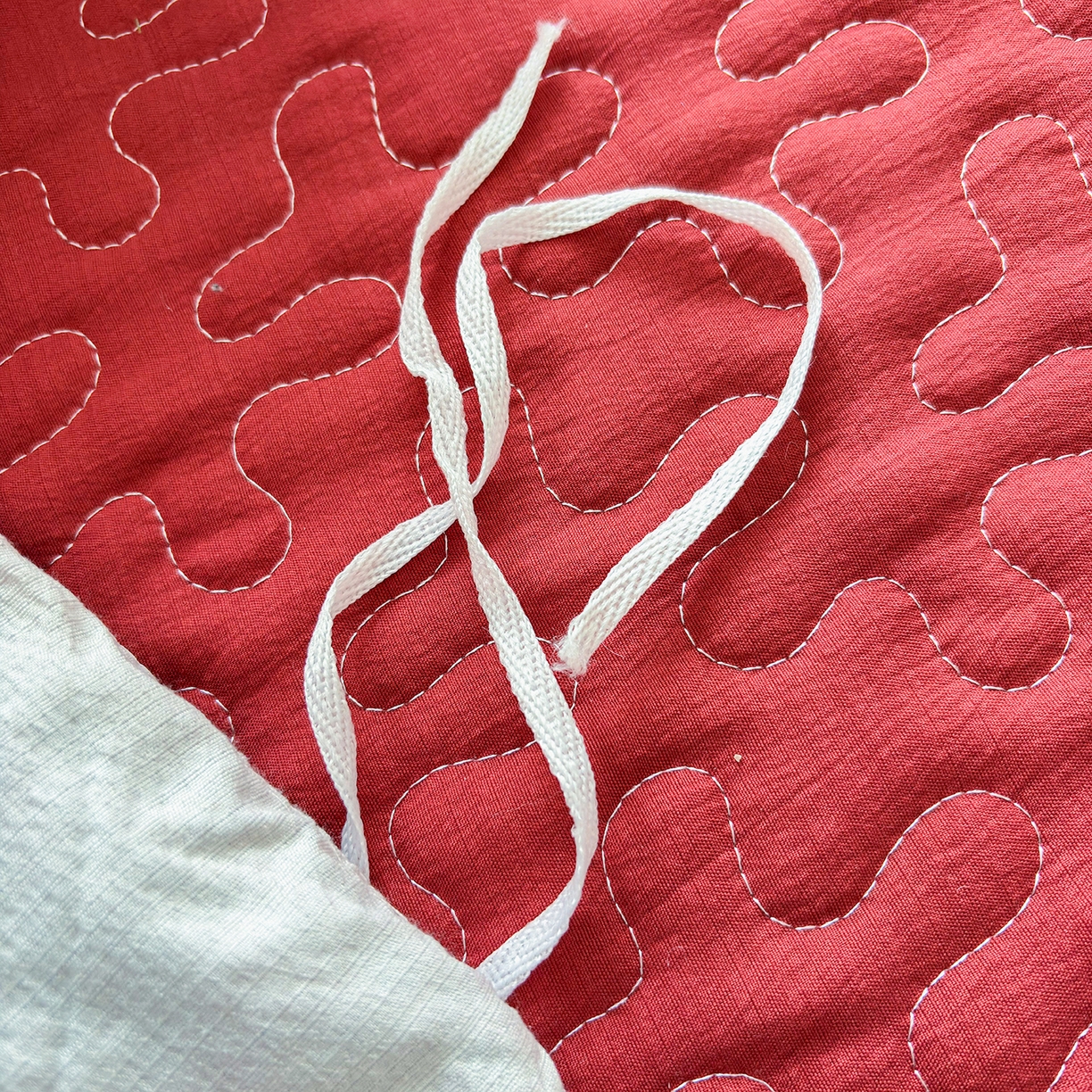 91家纺网 家纺一手货源 找家纺 绒耀家纺 2026春夏直播爆款泡芙棉云感双层纱皱皱纱韩式花边床盖四件套 初恋樱桃