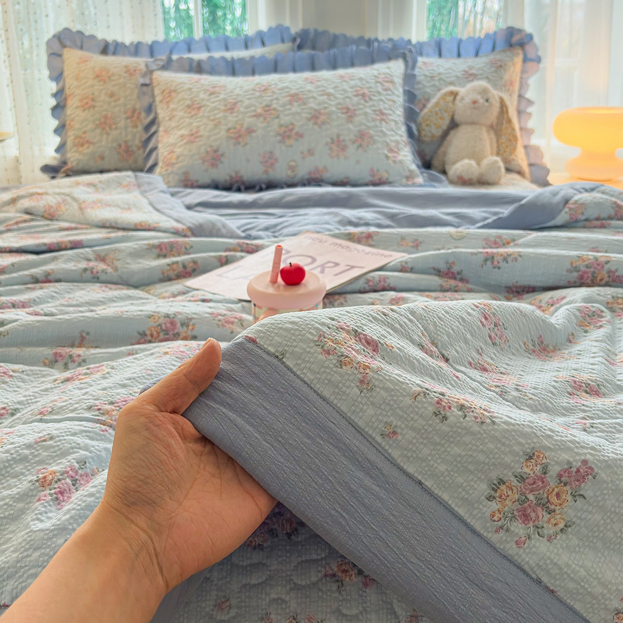 91家纺网 家纺一手货源 找家纺 绒耀家纺 2026春夏直播爆款泡芙棉云感双层纱皱皱纱韩式花边床盖四件套 春天里