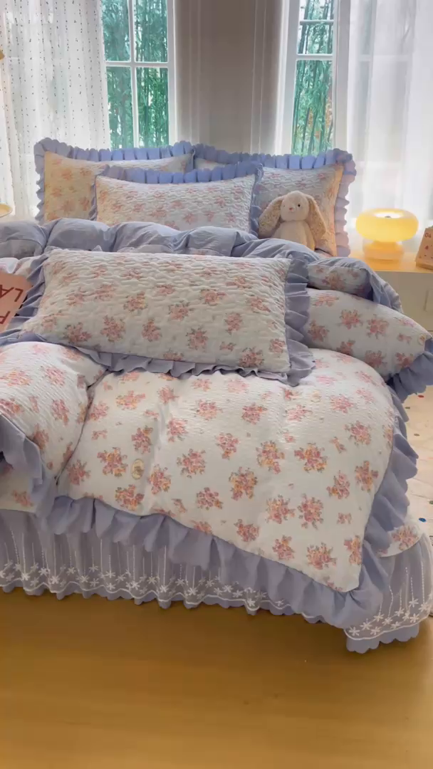91家纺网 家纺一手货源 找家纺 绒耀家纺 2026春夏直播爆款泡芙棉云感双层纱皱皱纱韩式花边床盖四件套 春天里