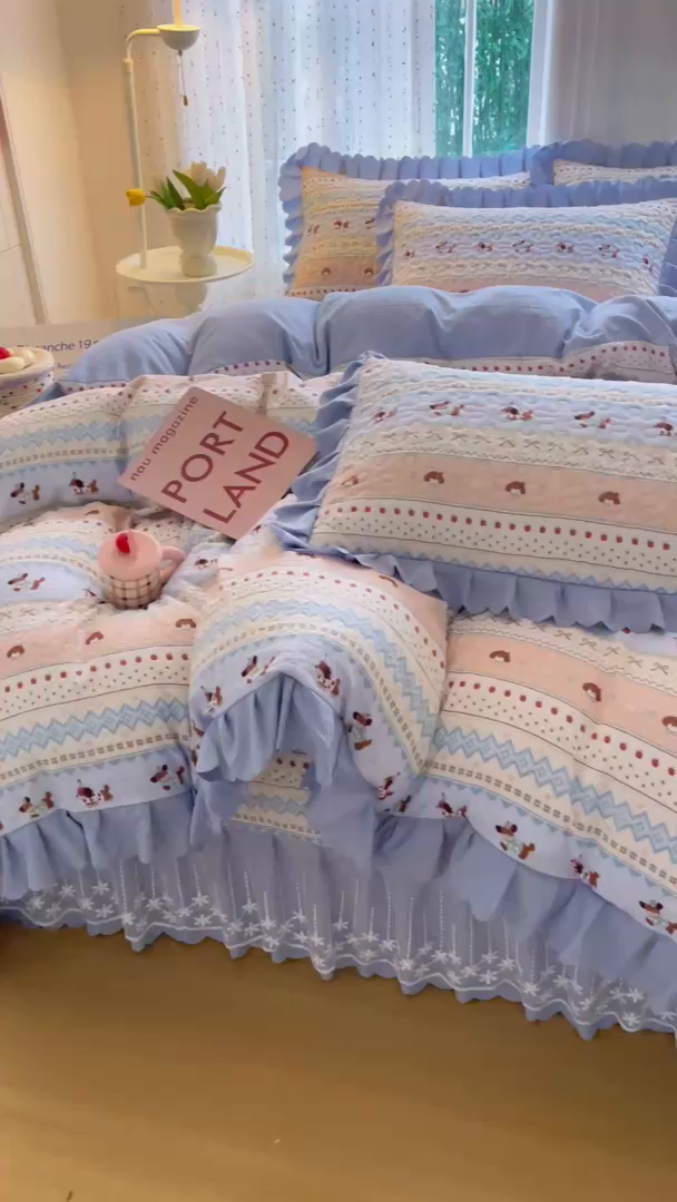 91家纺网 家纺一手货源 找家纺 绒耀家纺 2026春夏直播爆款泡芙棉云感双层纱皱皱纱韩式花边床盖四件套 费尔岛狗狗