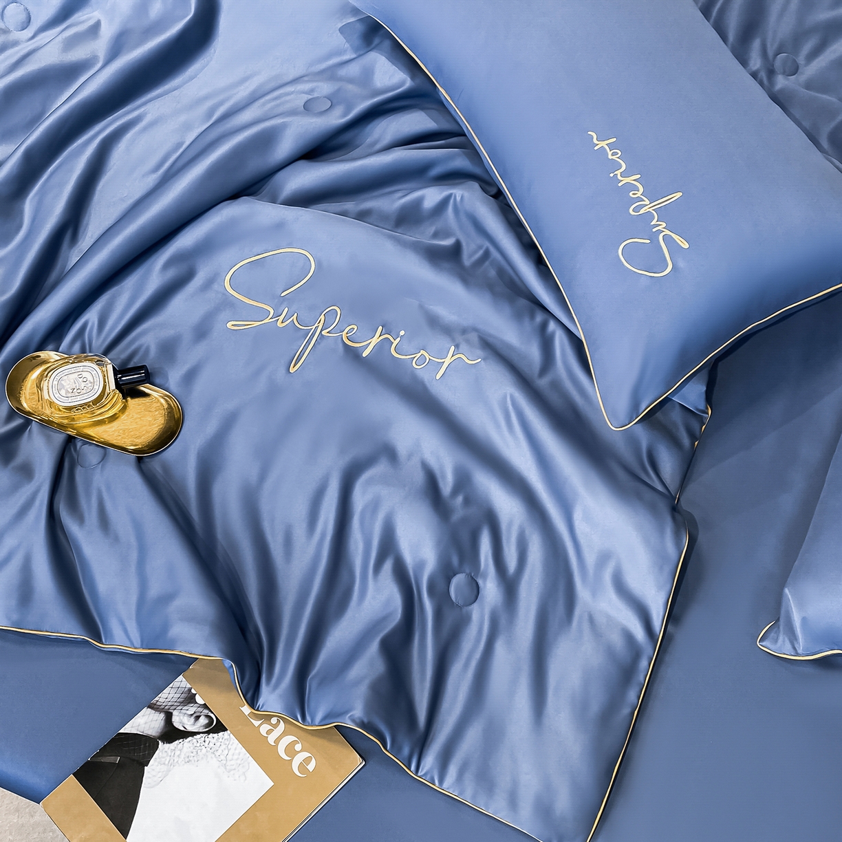 91家纺网 家纺一手货源 找家纺 绒城 2026新款字母刺绣水洗天丝夏被夏凉被空调被四件套-字母 字母蓝紫