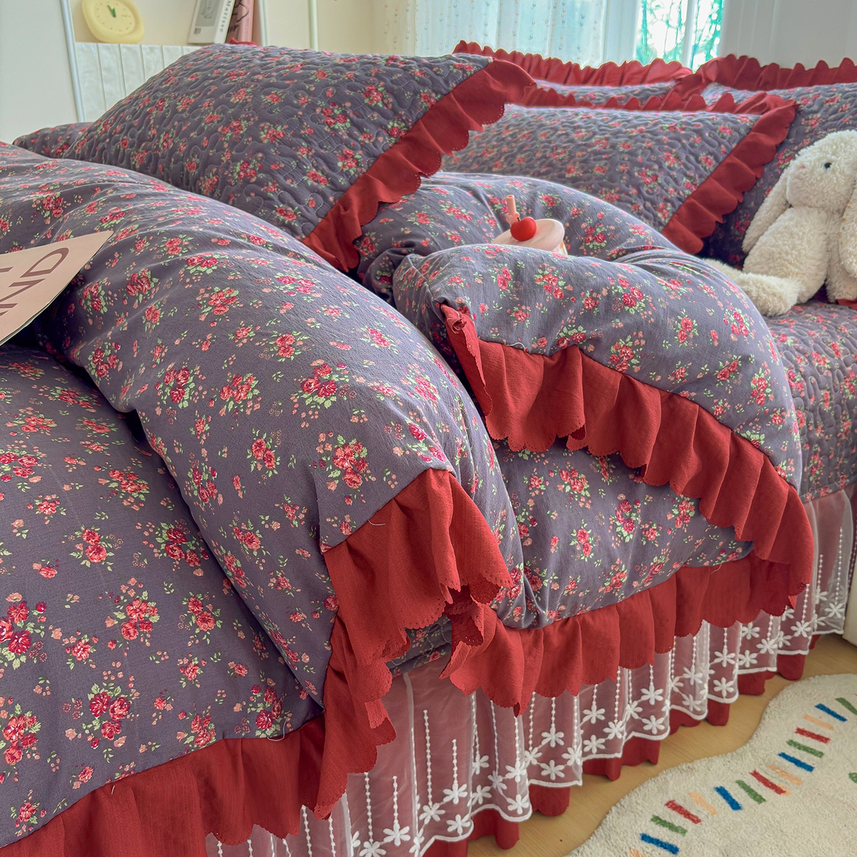 91家纺网 家纺一手货源 找家纺 绒耀家纺 2026春夏直播爆款泡芙棉云感双层纱皱皱纱韩式花边床盖四件套 花仙谷