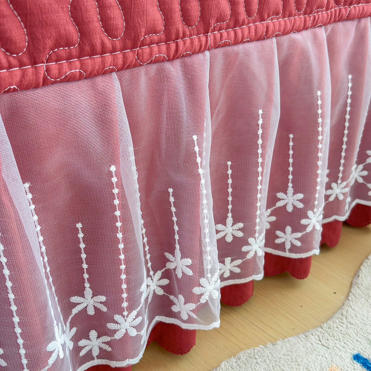 91家纺网 家纺一手货源 找家纺 绒耀家纺 2026春夏直播爆款泡芙棉云感双层纱皱皱纱韩式花边床盖四件套 花仙谷-AB