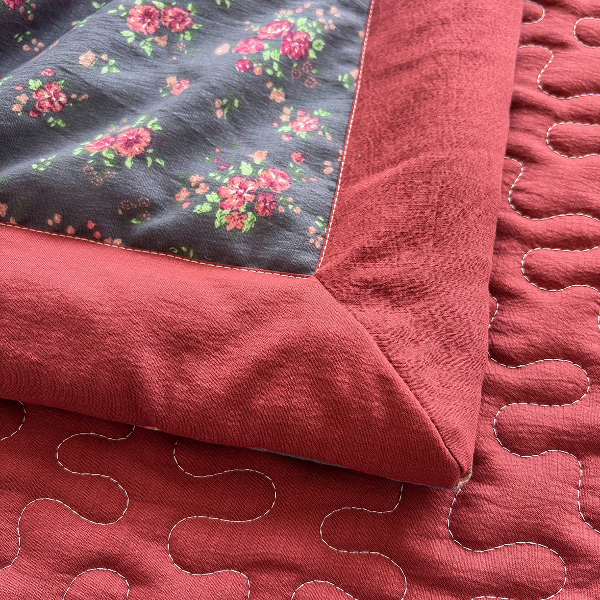 91家纺网 家纺一手货源 找家纺 绒耀家纺 2026春夏直播爆款泡芙棉云感双层纱皱皱纱韩式花边床盖四件套 花仙谷-AB