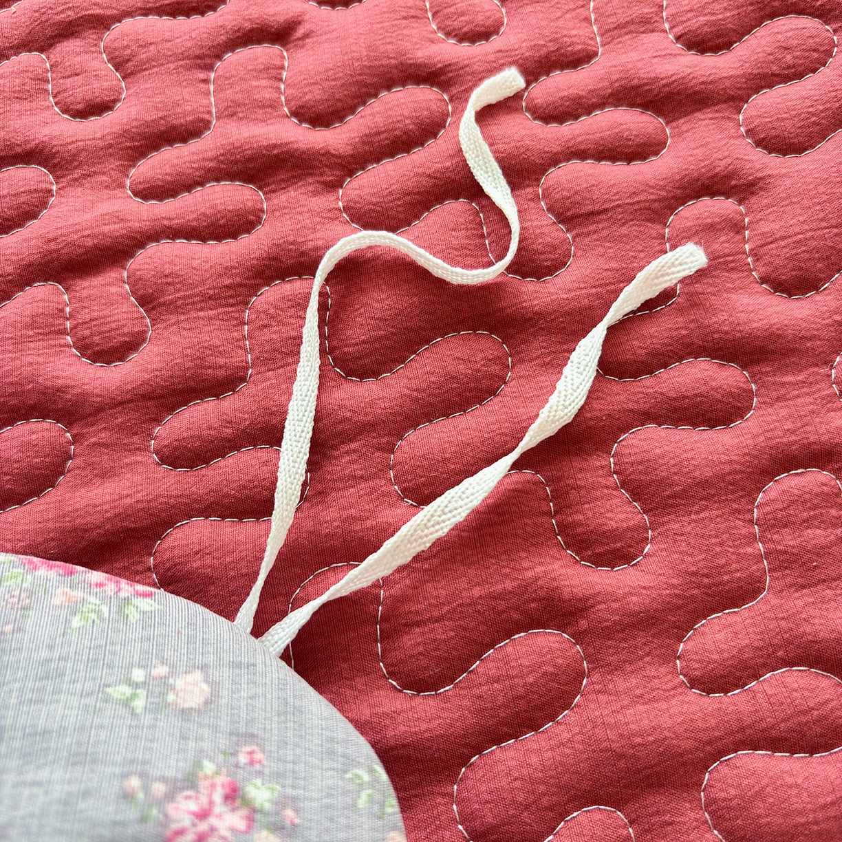 91家纺网 家纺一手货源 找家纺 绒耀家纺 2026春夏直播爆款泡芙棉云感双层纱皱皱纱韩式花边床盖四件套 花仙谷-AB