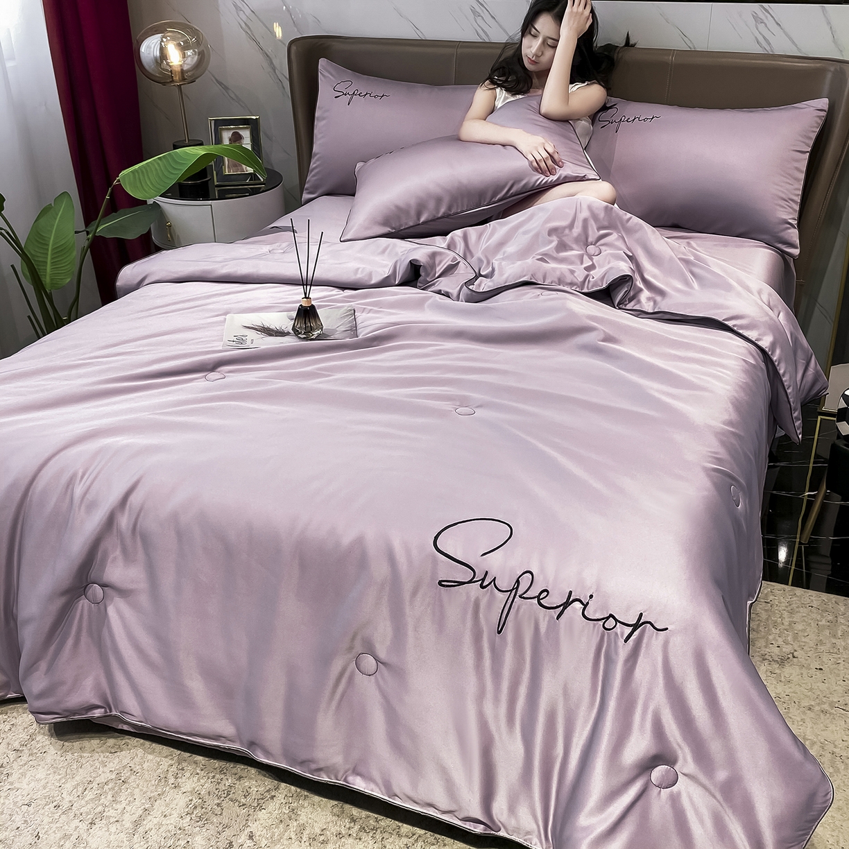 91家纺网 家纺一手货源 找家纺 绒城 2026新款字母刺绣水洗天丝夏被夏凉被空调被四件套-字母 字母烟熏紫