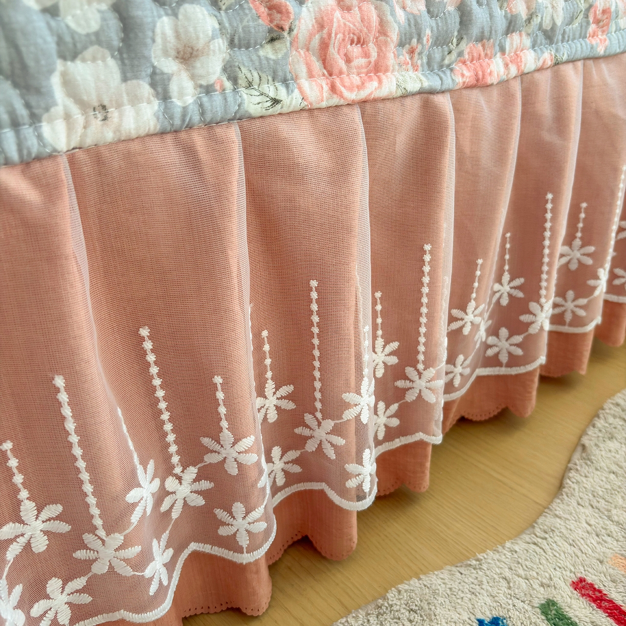 91家纺网 家纺一手货源 找家纺 绒耀家纺 2026春夏直播爆款泡芙棉云感双层纱皱皱纱韩式花边床盖四件套 莫奈花园