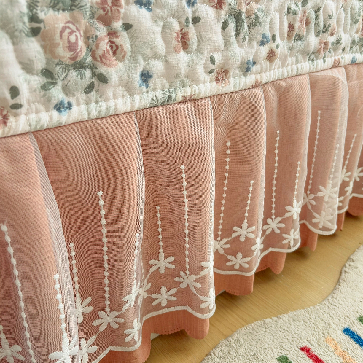 91家纺网 家纺一手货源 找家纺 绒耀家纺 2026春夏直播爆款泡芙棉云感双层纱皱皱纱韩式花边床盖四件套 蔷薇