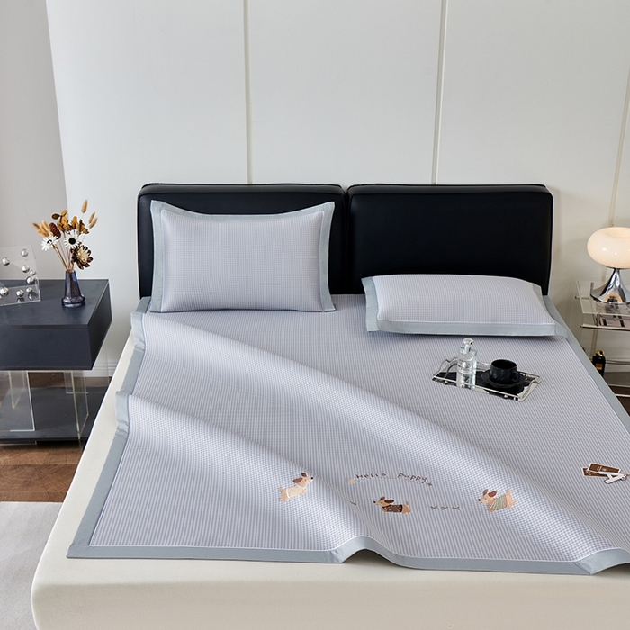 91家纺网 家纺一手货源 找家纺 （总）小牛席业 2026新款腊肠狗绣花凉感冰丝席凉席席子