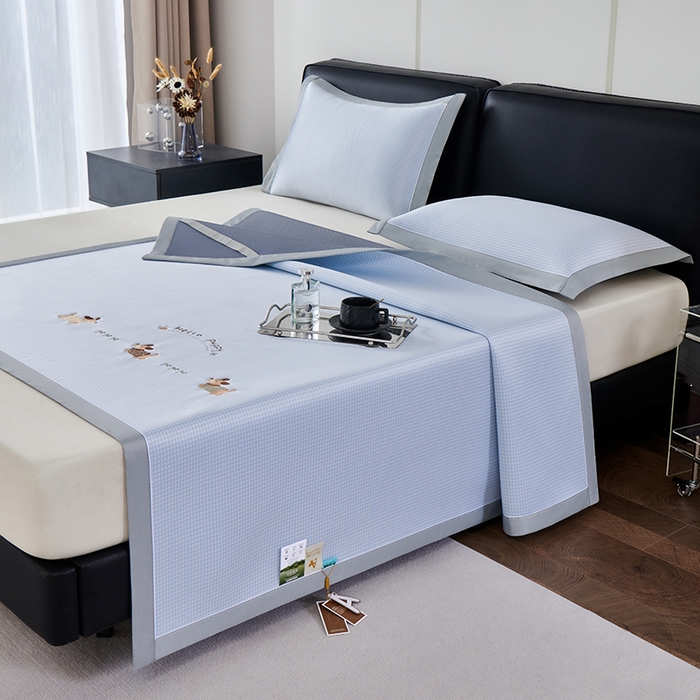 91家纺网 家纺一手货源 找家纺 （总）小牛席业 2026新款腊肠狗绣花凉感冰丝席凉席席子