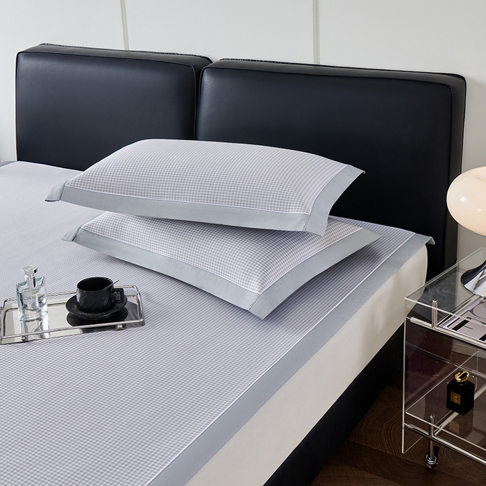 91家纺网 家纺一手货源 找家纺 小牛席业 2026新款腊肠狗绣花凉感冰丝席凉席席子 腊肠狗-灰色