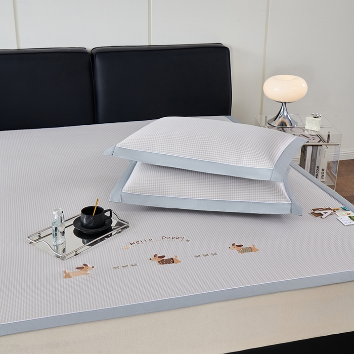 91家纺网 家纺一手货源 找家纺 小牛席业 2026新款腊肠狗绣花凉感冰丝席凉席席子 腊肠狗-香槟