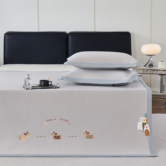 91家纺网 家纺一手货源 找家纺 小牛席业 2026新款腊肠狗绣花凉感冰丝席凉席席子 腊肠狗-香槟