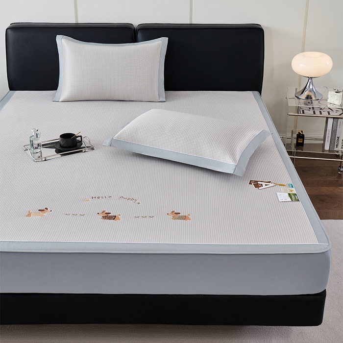 91家纺网 家纺一手货源 找家纺 小牛席业 2026新款腊肠狗绣花凉感冰丝席凉席席子-床笠款 腊肠狗-香槟