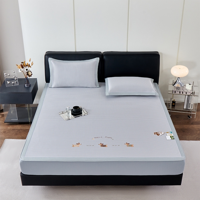 91家纺网 家纺一手货源 找家纺 小牛席业 2026新款腊肠狗绣花凉感冰丝席凉席席子-床笠款 腊肠狗-灰色