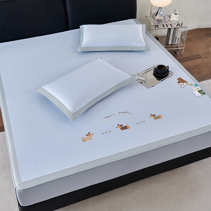 91家纺网 家纺一手货源 找家纺 小牛席业 2026新款腊肠狗绣花凉感冰丝席凉席席子-床笠款 腊肠狗-蓝色