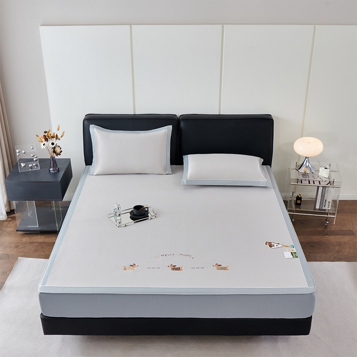 91家纺网 家纺一手货源 找家纺 小牛席业 2026新款腊肠狗绣花凉感冰丝席凉席席子-床笠款 腊肠狗-香槟