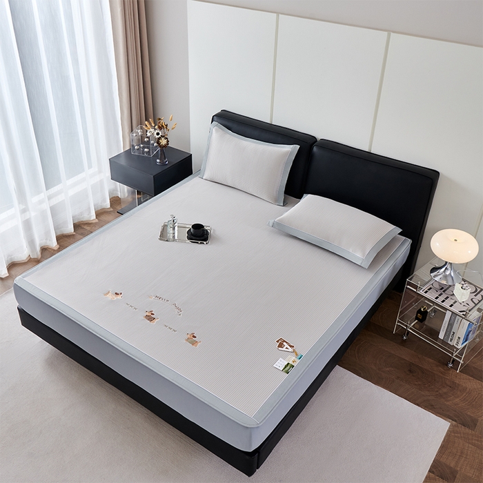 91家纺网 家纺一手货源 找家纺 小牛席业 2026新款腊肠狗绣花凉感冰丝席凉席席子-床笠款 腊肠狗-香槟