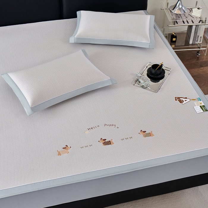 91家纺网 家纺一手货源 找家纺 小牛席业 2026新款腊肠狗绣花凉感冰丝席凉席席子-床笠款 腊肠狗-香槟