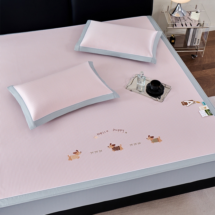 91家纺网 家纺一手货源 找家纺 小牛席业 2026新款腊肠狗绣花凉感冰丝席凉席席子-床笠款 腊肠狗-粉色