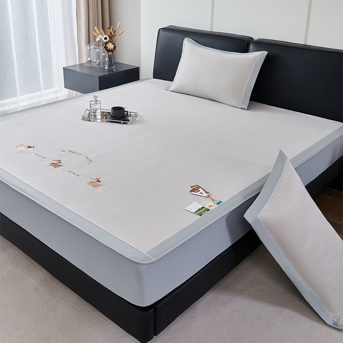 91家纺网 家纺一手货源 找家纺 小牛席业 2026新款腊肠狗绣花凉感冰丝席凉席席子-床笠款 腊肠狗-香槟