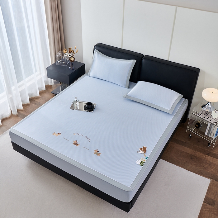 91家纺网 家纺一手货源 找家纺 小牛席业 2026新款腊肠狗绣花凉感冰丝席凉席席子-床笠款 腊肠狗-蓝色