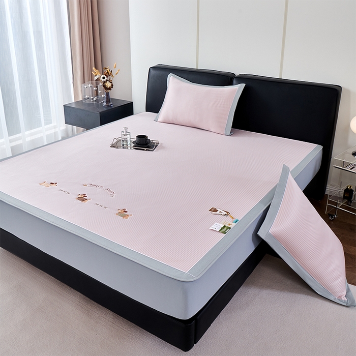 91家纺网 家纺一手货源 找家纺 小牛席业 2026新款腊肠狗绣花凉感冰丝席凉席席子-床笠款 腊肠狗-粉色