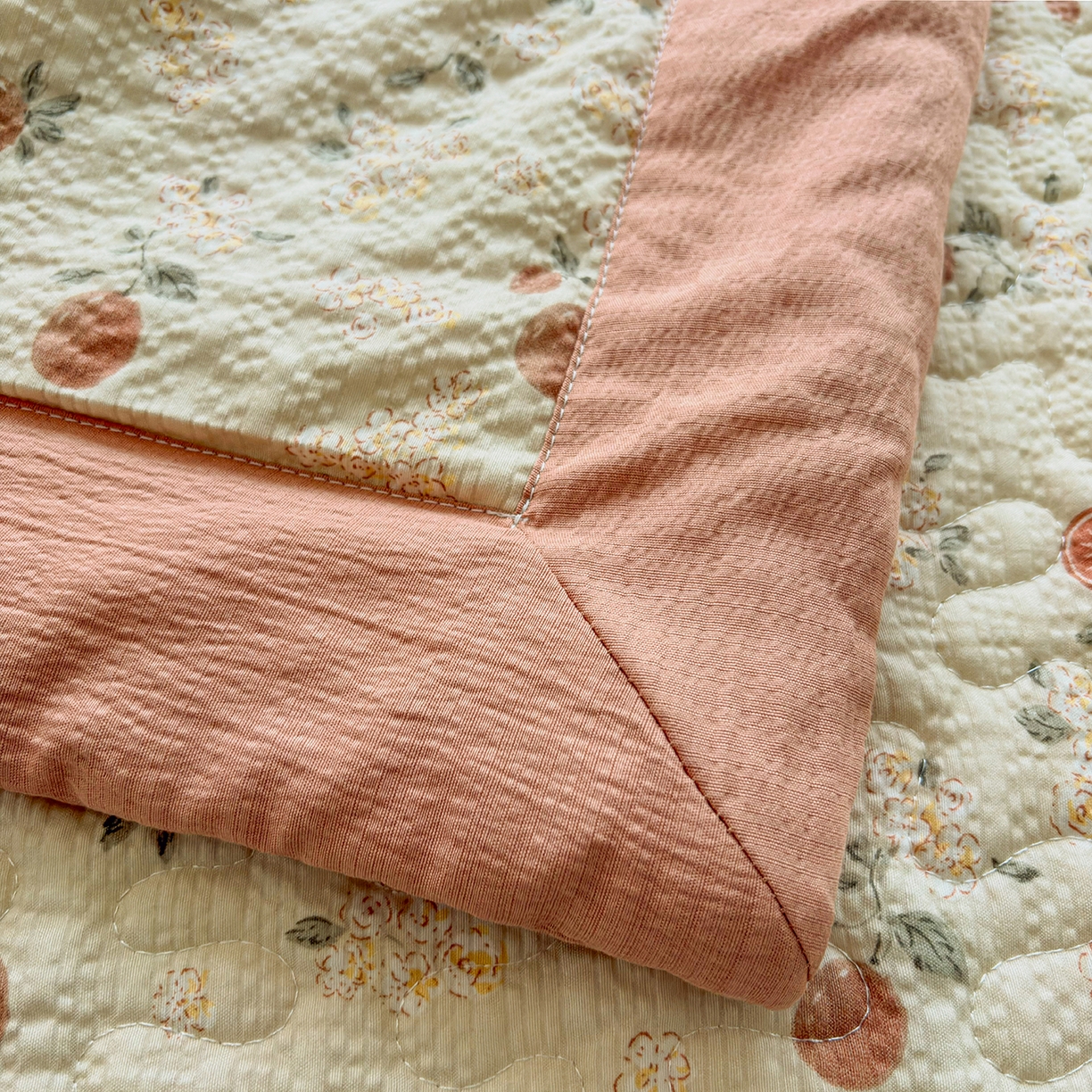 91家纺网 家纺一手货源 找家纺 绒耀家纺 2026春夏直播爆款泡芙棉云感双层纱皱皱纱韩式花边床盖四件套 事事如意