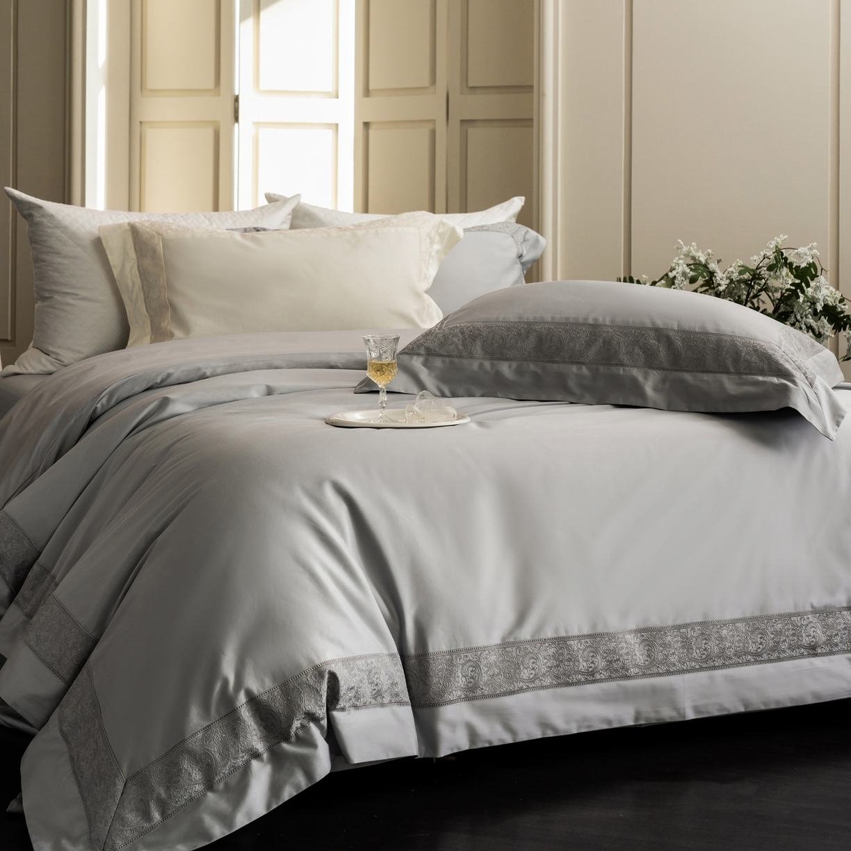 91家纺网 家纺一手货源 找家纺 馨蕊家居 2026新款100S全棉纯棉高定高精密刺绣四件套-兰芙 兰芙-高级灰