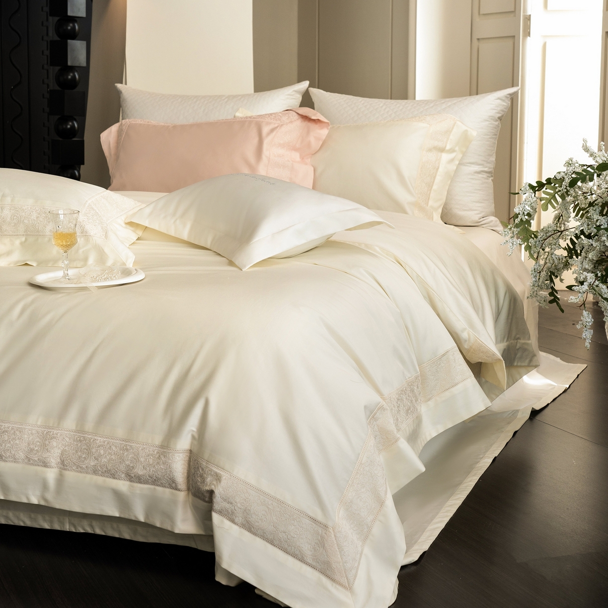 91家纺网 家纺一手货源 找家纺 馨蕊家居 2026新款100S全棉纯棉高定高精密刺绣四件套-兰芙 兰芙-月光白