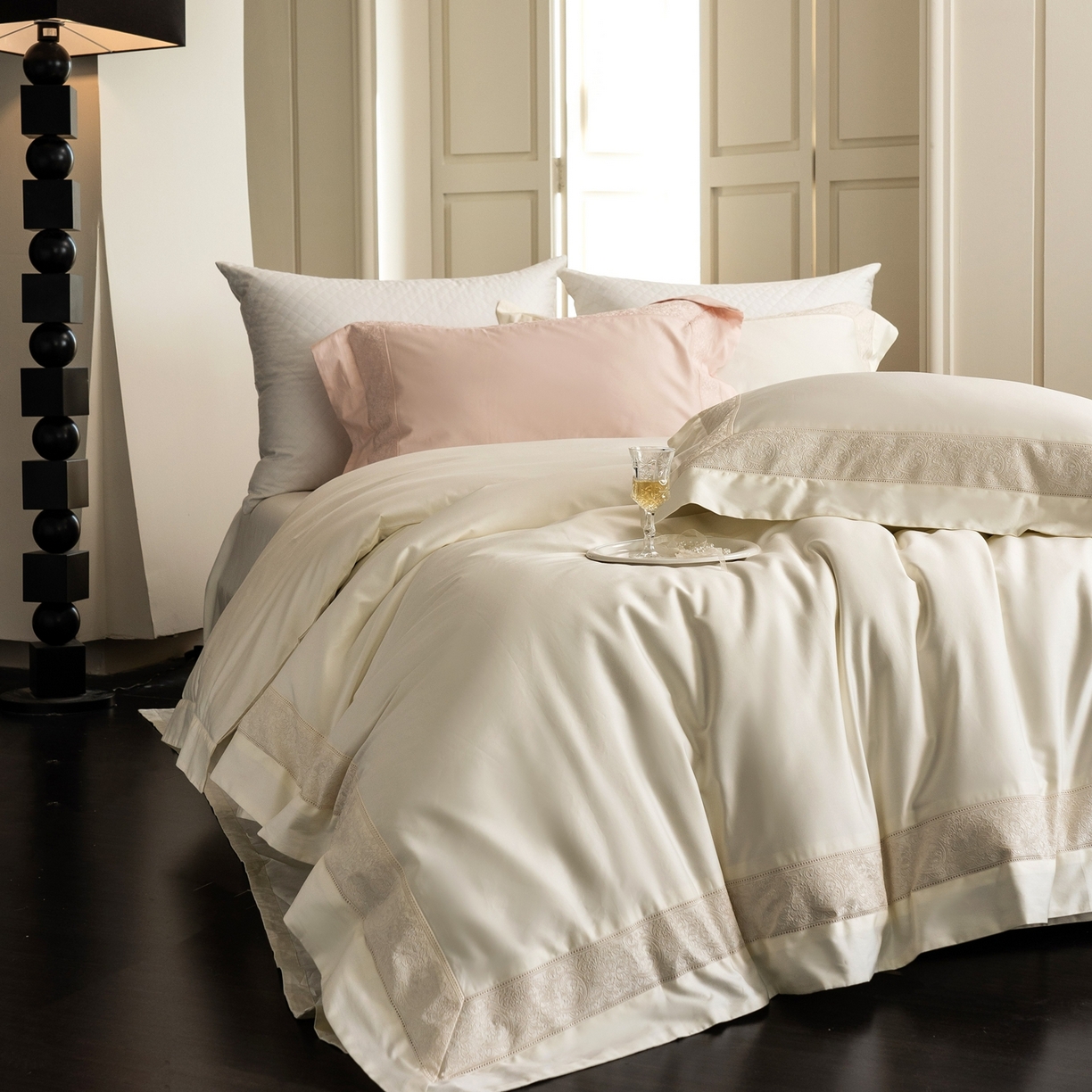 91家纺网 家纺一手货源 找家纺 馨蕊家居 2026新款100S全棉纯棉高定高精密刺绣四件套-兰芙 兰芙-月光白