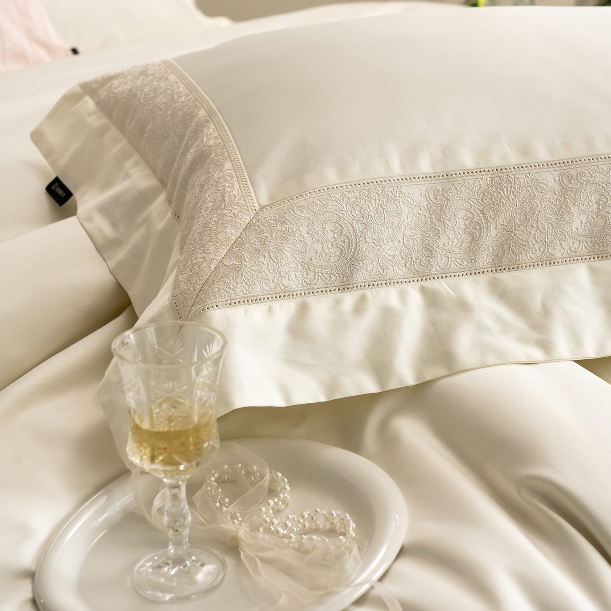 91家纺网 家纺一手货源 找家纺 馨蕊家居 2026新款100S全棉纯棉高定高精密刺绣四件套-兰芙 兰芙-月光白