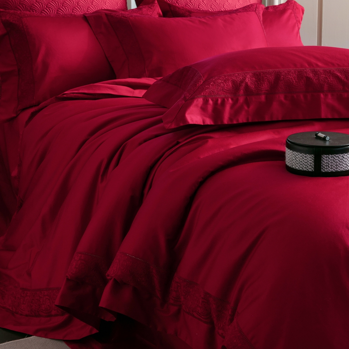 91家纺网 家纺一手货源 找家纺 馨蕊家居 2026新款100S全棉纯棉高定高精密刺绣四件套-兰芙 兰芙-温莎红