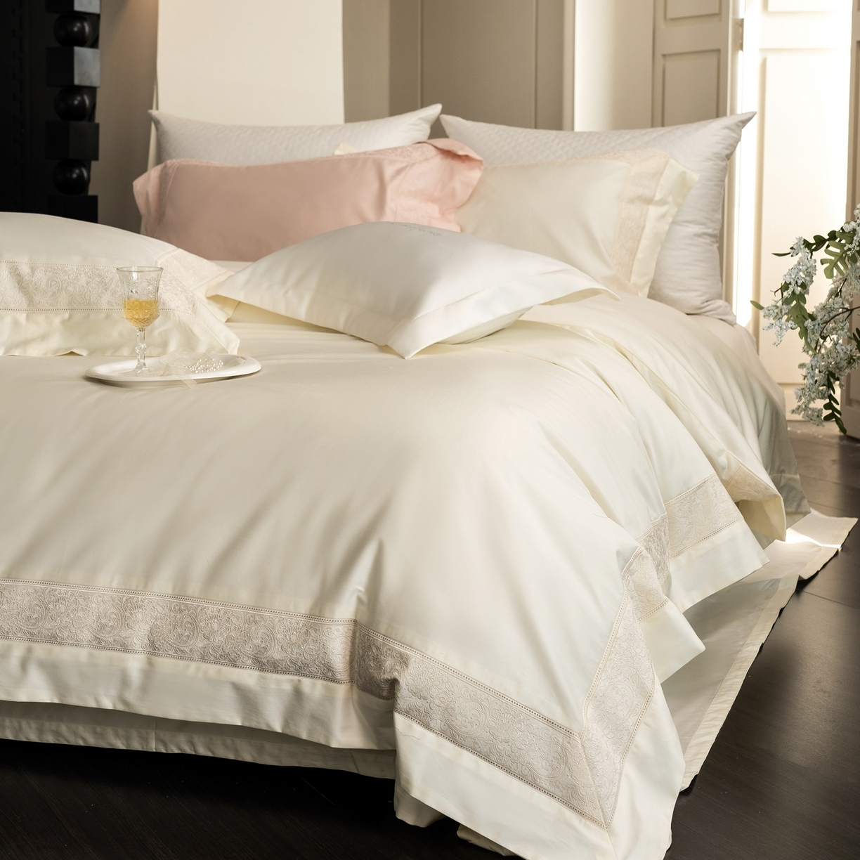 91家纺网 家纺一手货源 找家纺 馨蕊家居 2026新款100S全棉纯棉高定高精密刺绣四件套-兰芙 兰芙-月光白