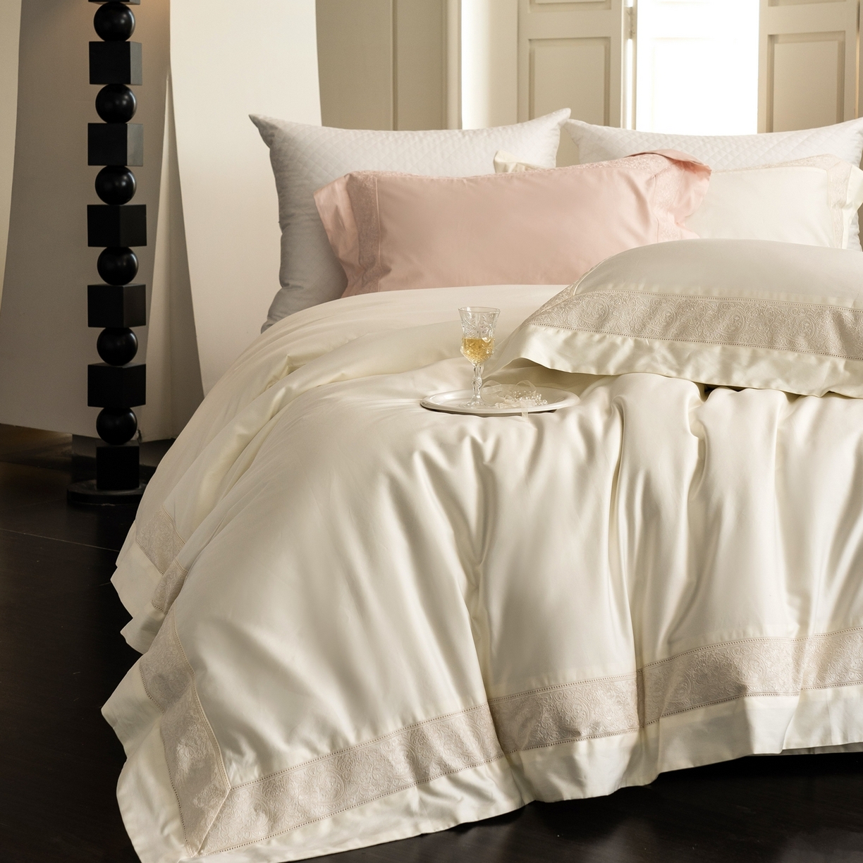 91家纺网 家纺一手货源 找家纺 馨蕊家居 2026新款100S全棉纯棉高定高精密刺绣四件套-兰芙 兰芙-月光白