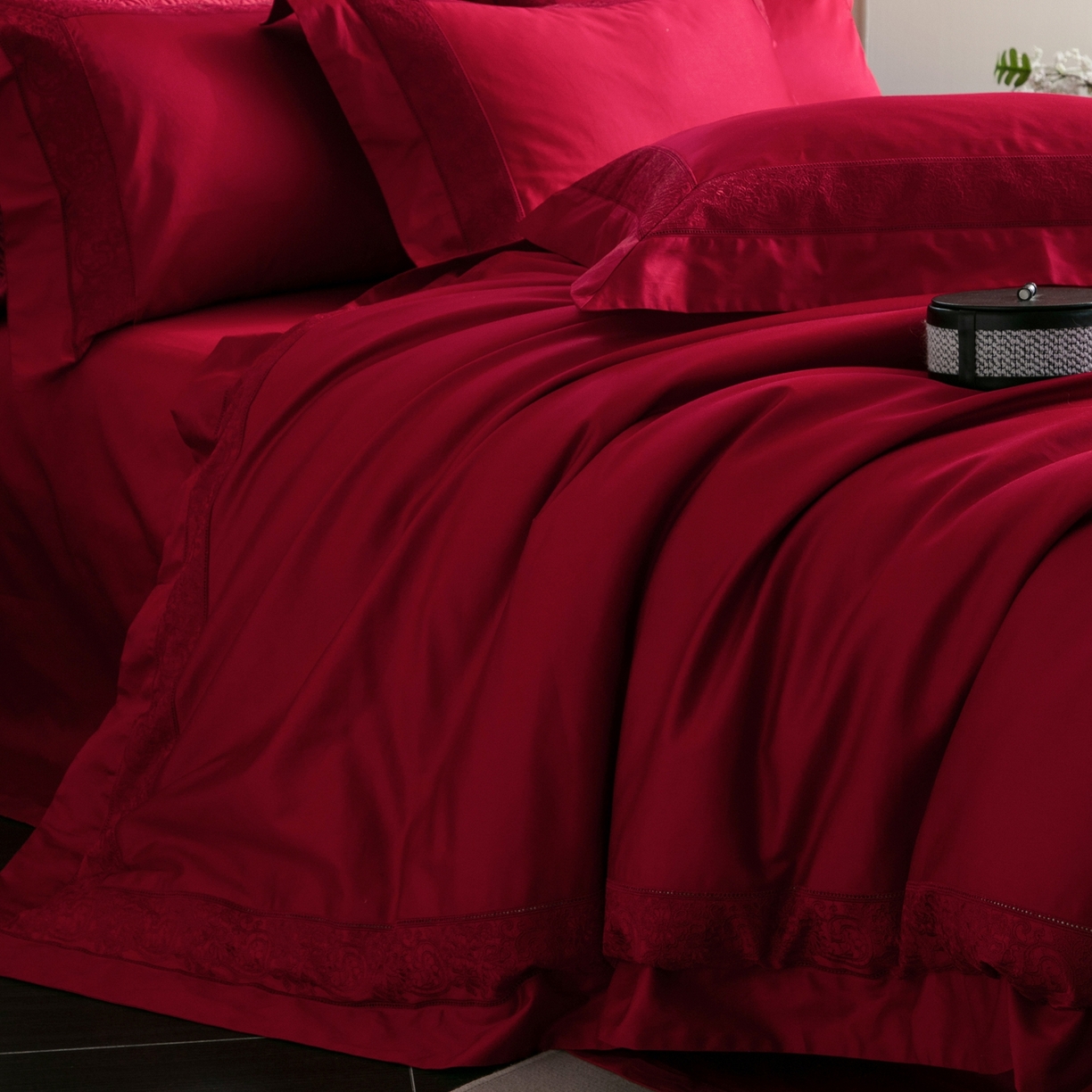 91家纺网 家纺一手货源 找家纺 馨蕊家居 2026新款100S全棉纯棉高定高精密刺绣四件套-兰芙 兰芙-温莎红