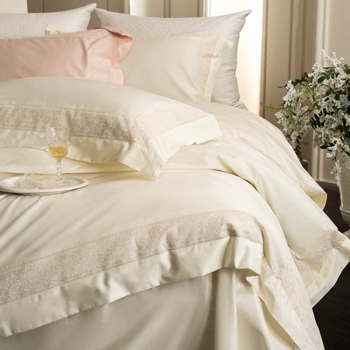 91家纺网 家纺一手货源 找家纺 馨蕊家居 2026新款100S全棉纯棉高定高精密刺绣四件套-兰芙 兰芙-月光白