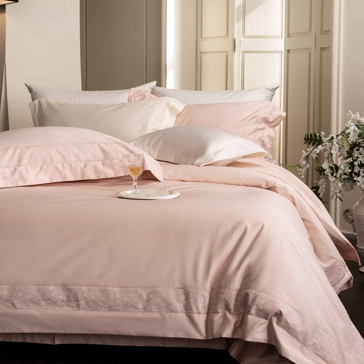 91家纺网 家纺一手货源 找家纺 馨蕊家居 2026新款100S全棉纯棉高定高精密刺绣四件套-兰芙 兰芙-蔷薇粉